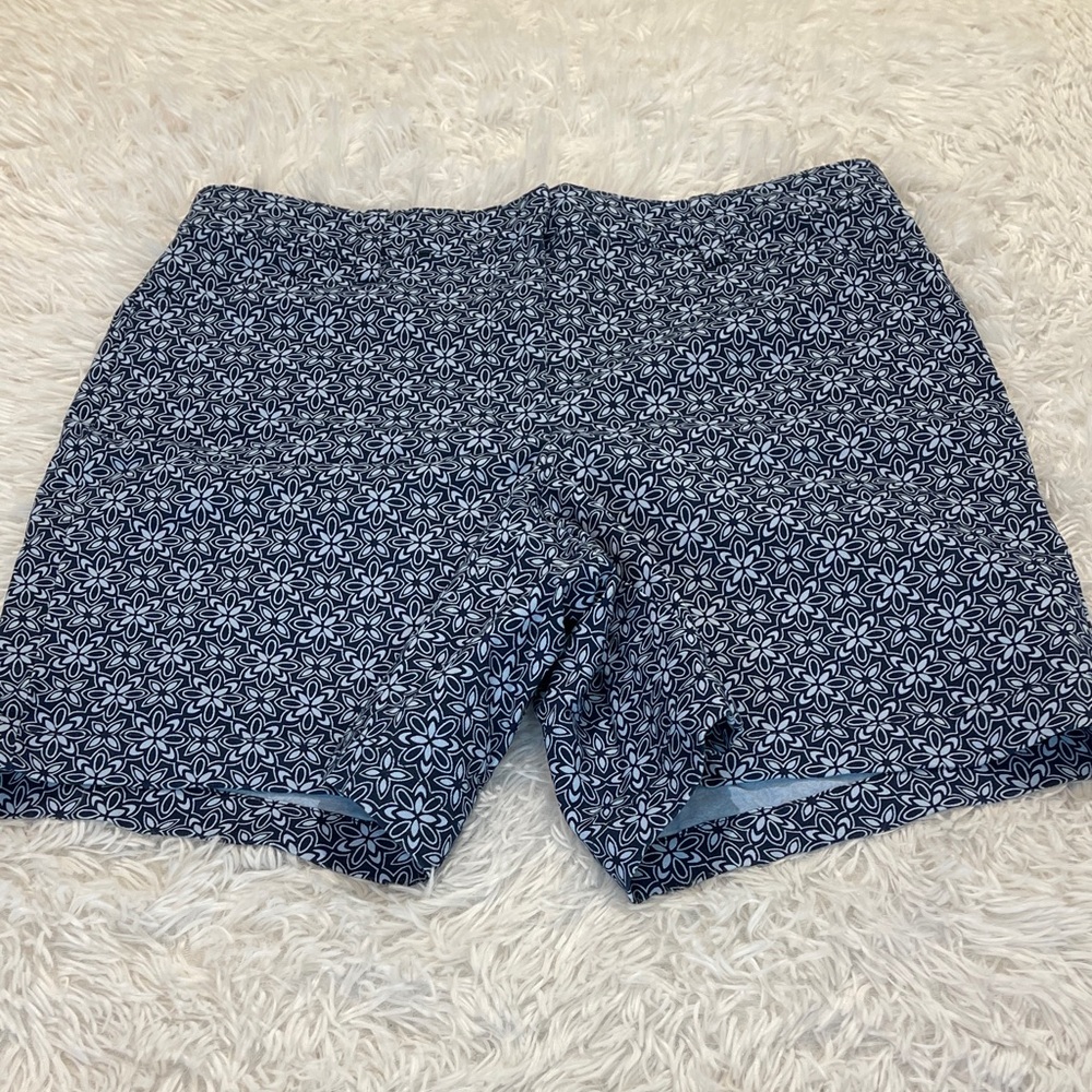 Lands' End Blue and White Floral Shorts WOMENS SIZE 10